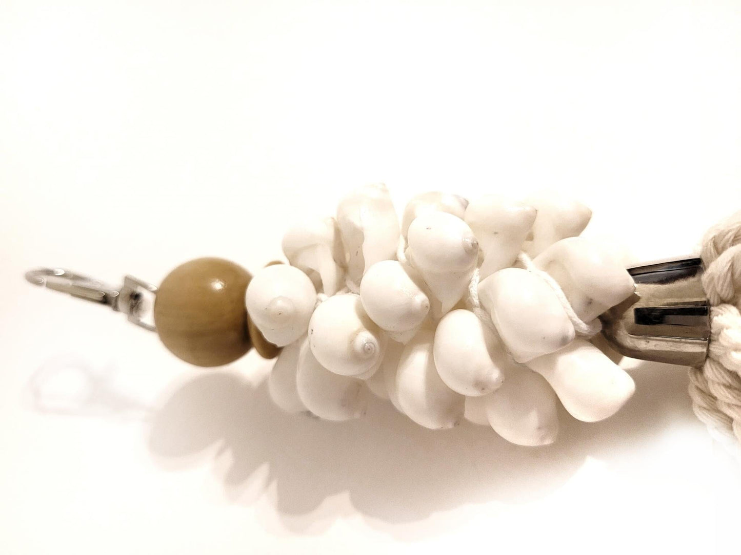 White Shell Cluster Keyring/Accessory SUN REPUBLIC