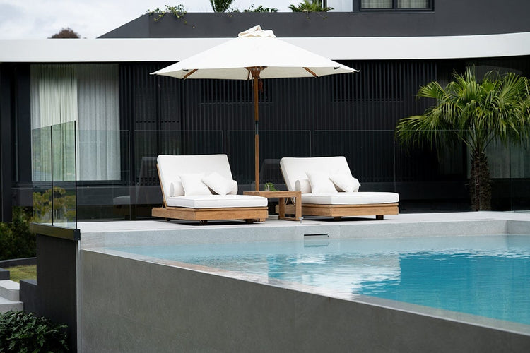 Outdoor Umbrella & Storage