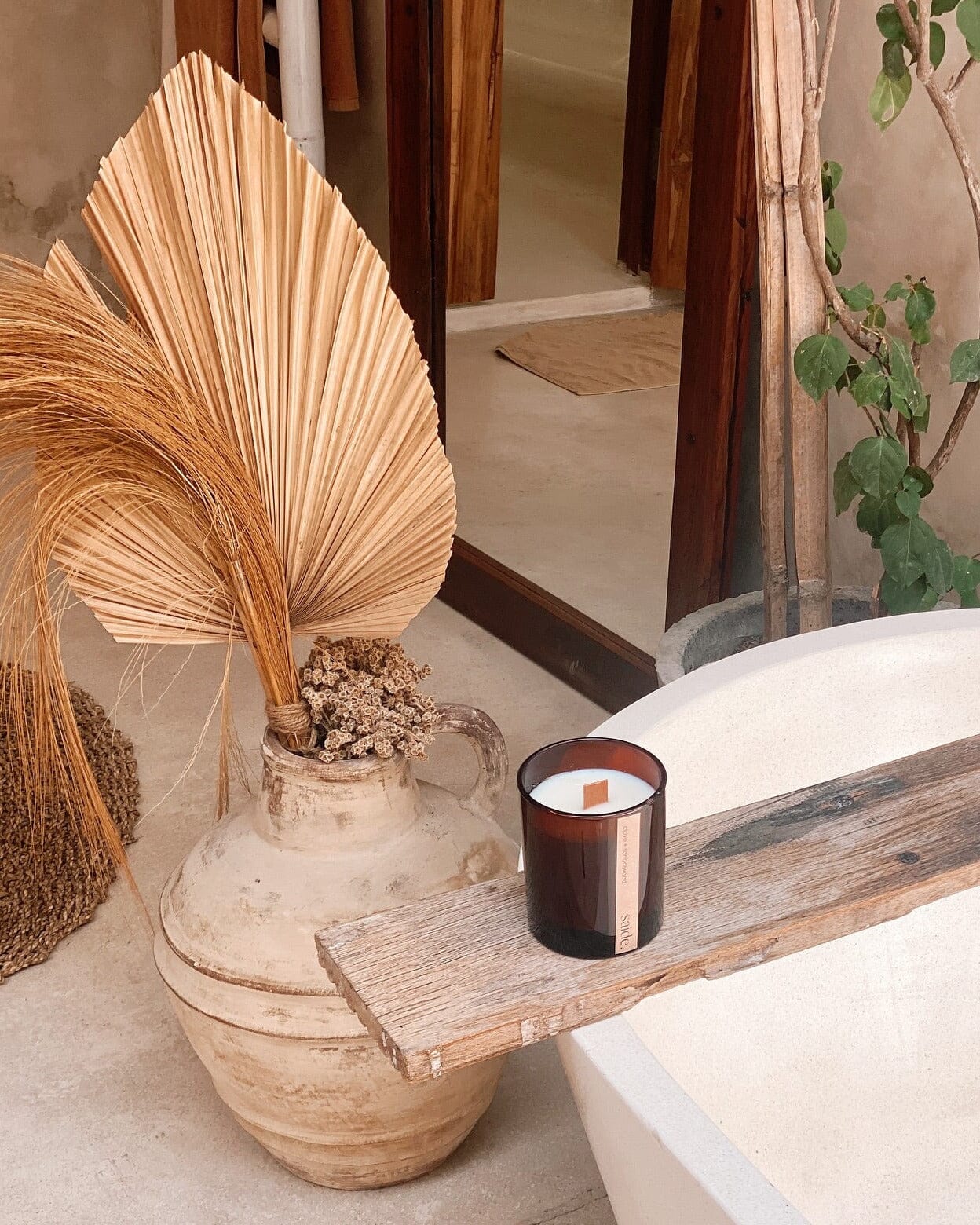 Large Amber Wood Wick Scented Candle Sun Republic 