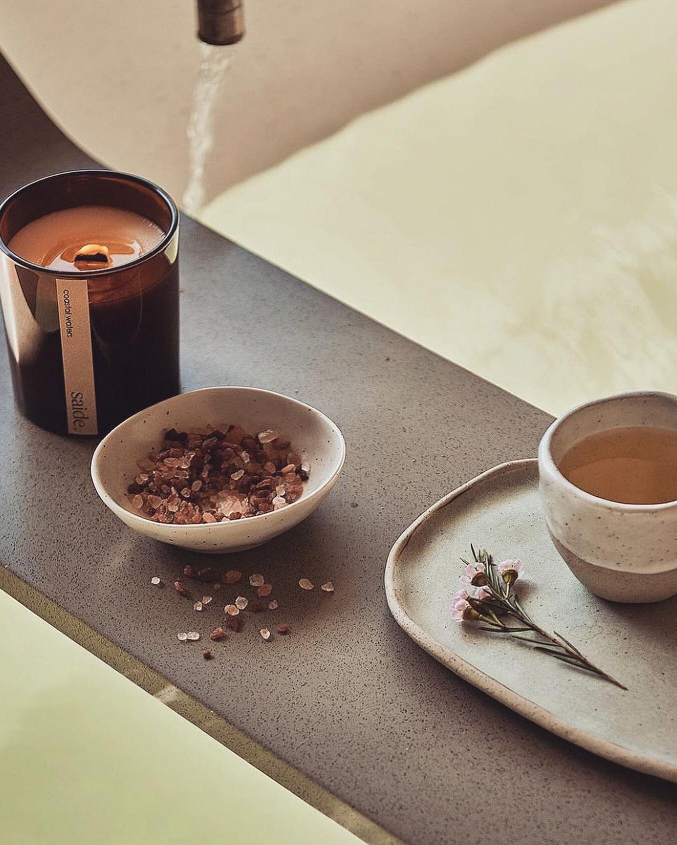 Large Amber Wood Wick Scented Candle Sun Republic 